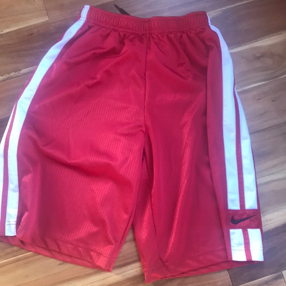 Nike red basketball shorts - Picture 3 of 6